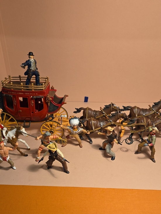 Papo action figures Other - Papo Western Stagecoach Playset with Brown Horses and Multicolored Figures